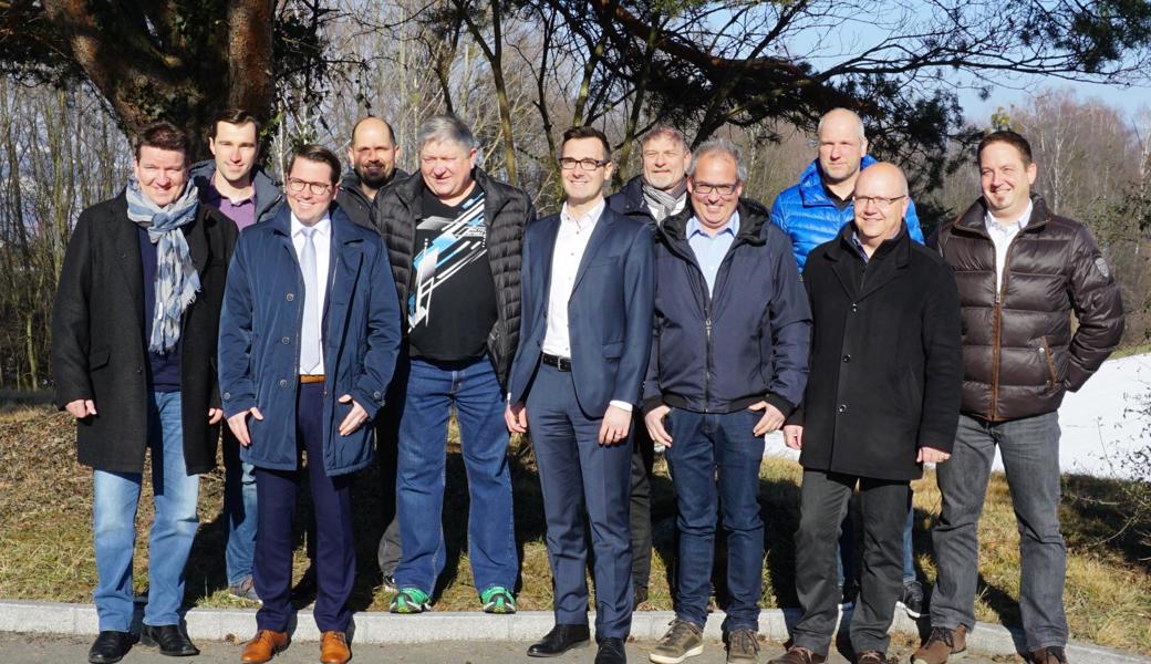 Die Organisatoren danken den Sponsoren: Carsten Zeiske, OK-Präsident (v. l.), Stefan Wüst (Festwirtschaft), Andreas Schmid (Raiffeisenbank Diepoldsau-Schmitter), Reto Kummer (RMD Informatik), Köbi Kuster (Bau), David Ruess (St. Galler Kantonalbank Diepoldsau), Heinz Duppenthaler (Medienpartner Galledia Regionalmedien AG), Matthias Kuster (Finanzen), Michael Ulmann (RMD Informatik), Bruno Spirig (Präsident der Ortsgemeinde Schmitter) und Georg Hutter (Präsident der Ortsgemeinde Diepoldsau). 