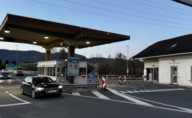 Deutsche flüchtete an der Grenze und Zollbeamter wurde verletzt