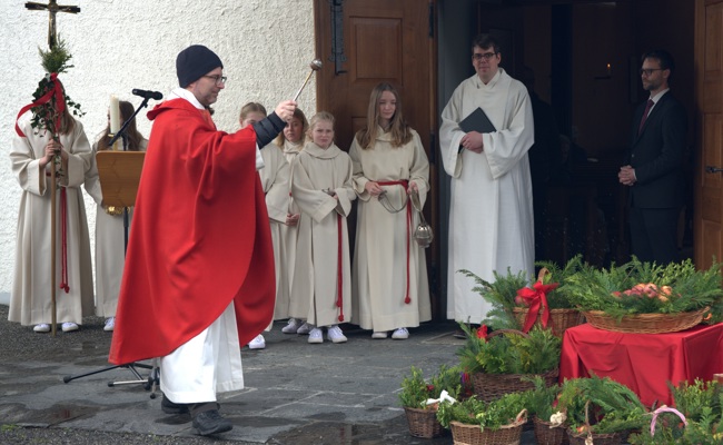 Feierliche Palmweihe der Kirche Bruder Klaus