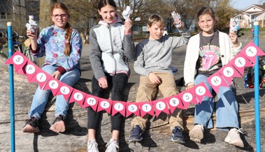 Flohmarkt der Ludothek mit Speed-Meisterschaft