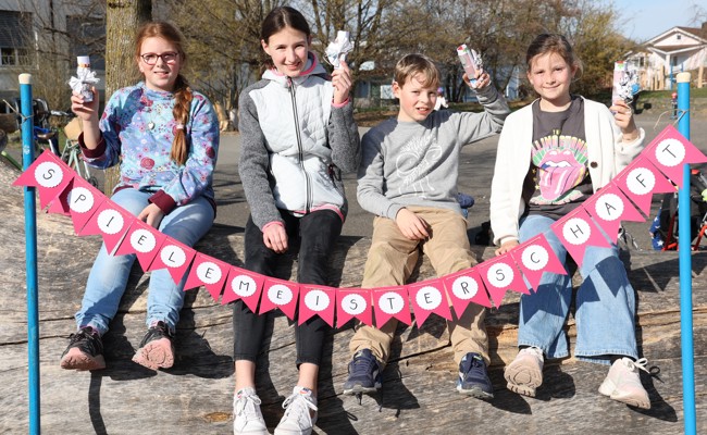 Flohmarkt der Ludothek mit Speed-Meisterschaft