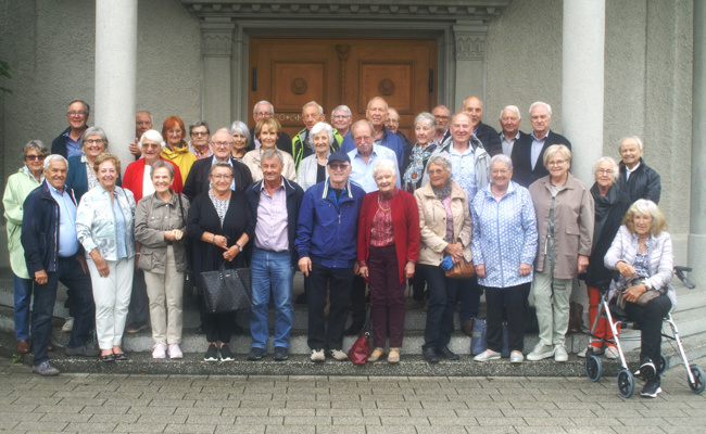 Ein frohes Wiedersehen beim Klassentreffen gefeiert
