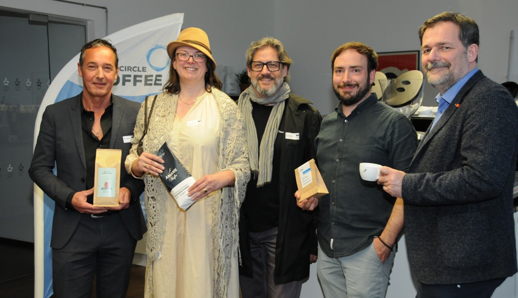 Roger Mazenauer, Margit Hinterholzer und Tibor Naphegyi vom RMC trafen auf Kaffee-Chef Florian Amann und Karlheinz Kindler (Marketingclub Voralberg, v. l.).