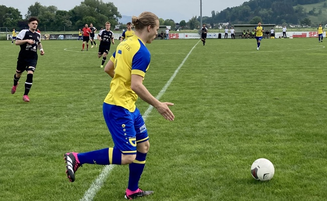 Au-Berneck erzielt drei Traumtore und gewinnt 3:0
