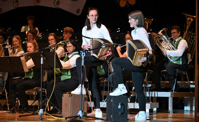 Die Musikgesellschaft Montlingen-Eichenwies bot ein buntes Programm mit Jassen, Blasmusik und Schwyzerörgeli