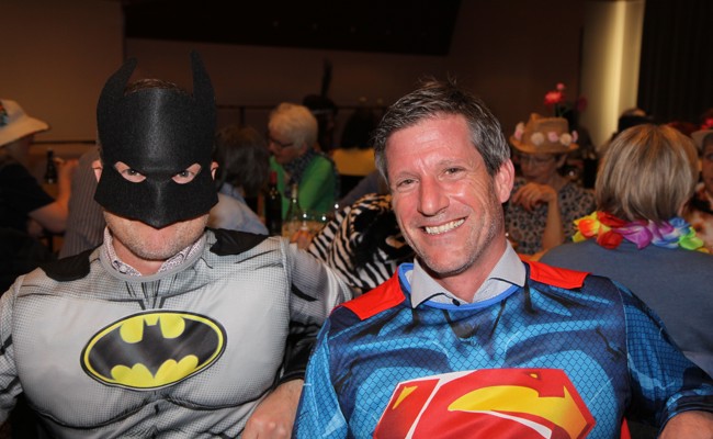 Wer erkennt Batman und Superman? Dorfprominenz besuchte das Ü60-Fasnachtskränzli
