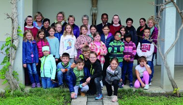  Erstkommunikanten besuchen die Hostienbäckerei in Lauterach