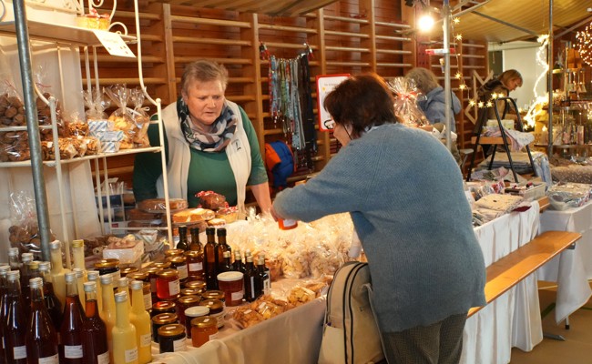 Weihnachtsmarkt-Angebot mit viel Liebe hergestellt