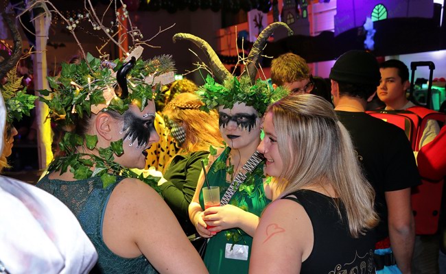 Maskenball in Oberriet: Es feierten auch viele bunte «Kreaturen der Nacht»