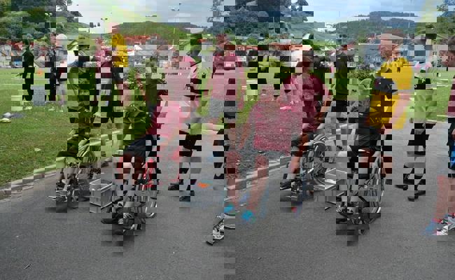 Gemeinsam aktiv – Spiel, Spass und Teamgeist auf dem Fussballplatz