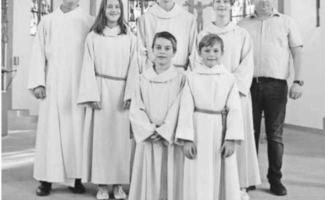 Ministranten aufgenommen und verabschiedet