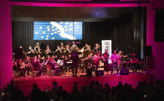 Musikverein und «bROCKoli»: Blasmusik traf auf rockigen Sound