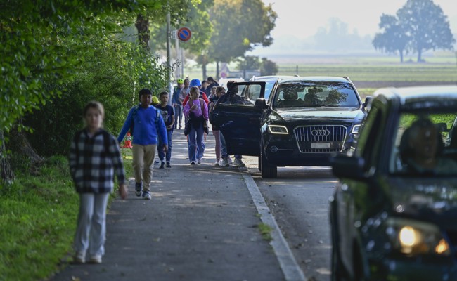 Chauffieren statt laufen: Elterliche Fürsorge wird zur Gefahr für Kinder