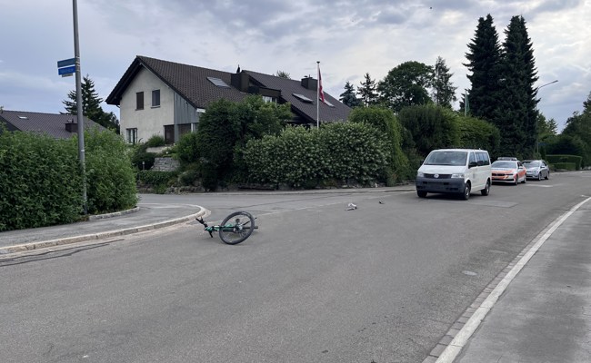 14-jährige Velofahrerin stiess im Schulquartier mit Auto zusammen