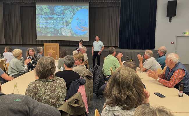 Invasive Neophyten bedrohen die Biodiversität zunehmend