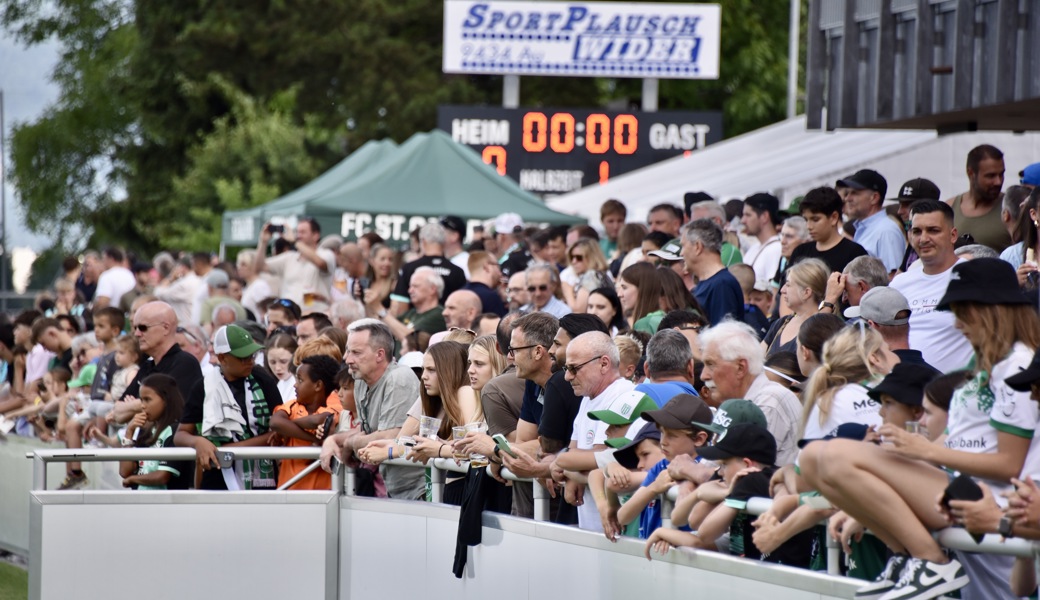 Die Profis des FC St.Gallen sind auf der Auer Tägeren zu Gast – die Zuschauer kommen in Scharen