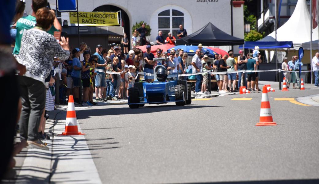 Das erste Seifenkistenrennen in Berneck seit 30 Jahren begeisterte viele Zuschauerinnen und Zuschauer. Das erste Seifenkistenrennen in Berneck seit 30 Jahren begeisterte viele Zuschauerinnen und Zuschauer.
