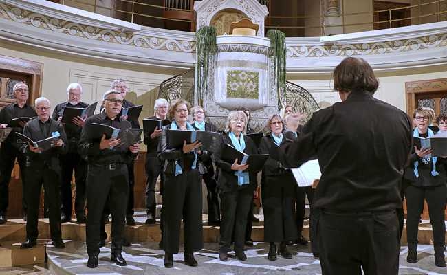 Begeisterndes Konzert des Chors Novum zugunsten Hospiz-Dienst