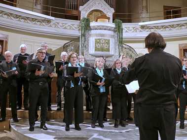 Begeisterndes Konzert des Chors Novum zugunsten Hospiz-Dienst