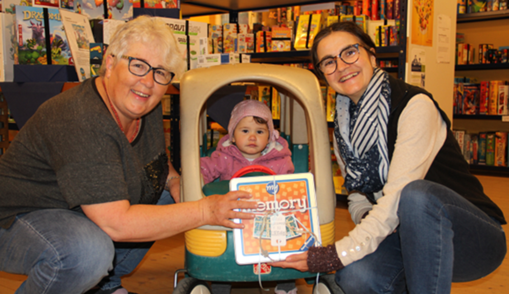 Brigitte Heule mit ihrer Enkelin Aylin, Ludo-Frau Ruth Eggenberger (vl.)