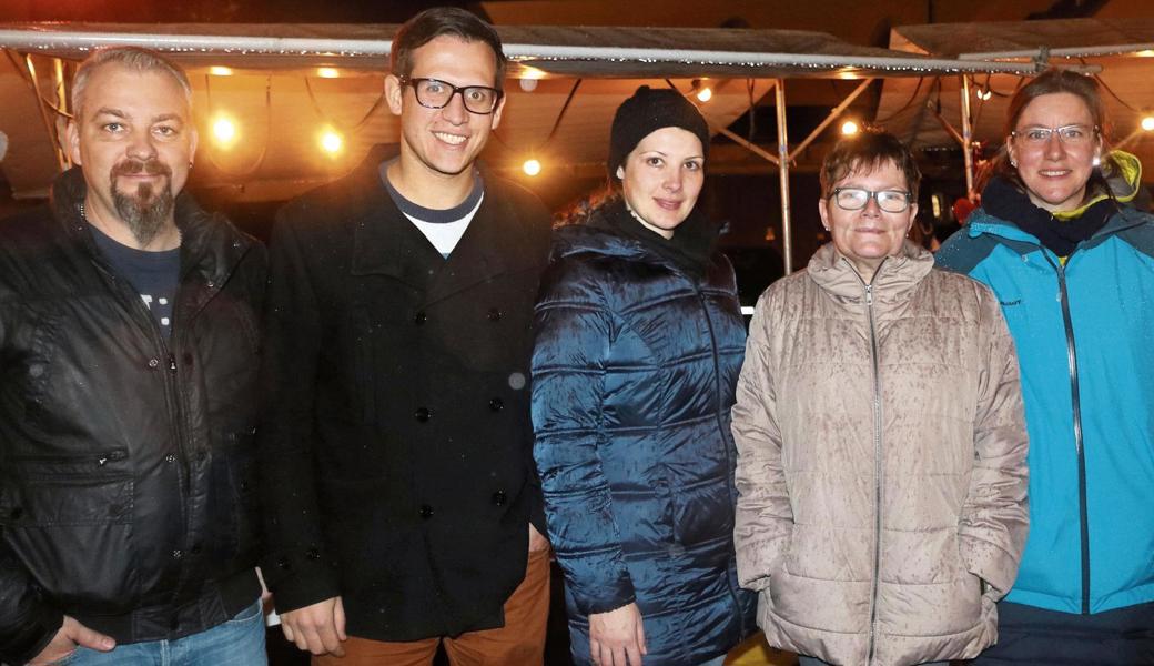 Das Organisationskomitee des Anlasses «Bernecker Leben im Advent»: Michel Gassmann (v. l.), Gino Kaufmann, Ramona Gassmann, Therese Mathys und Claudia Castelazzi. Bild: Benjamin Schmid