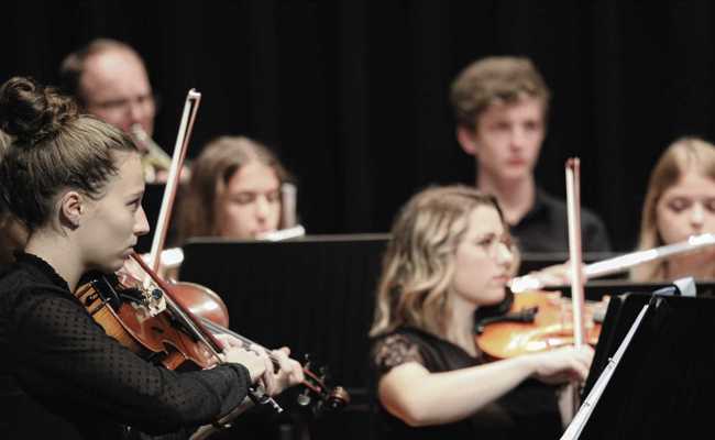 Einladung zum Neujahrskonzert: Junge Leute zeigen musikalisches Können