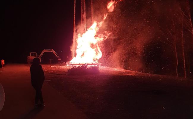Funken angezündet - Feuerwehr löscht