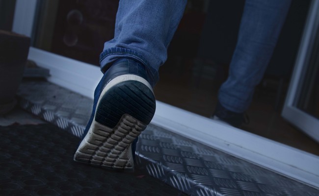 Einbruch mit magerer Beute: Täter stehlen Schlüssel, aber lassen Auto zurück