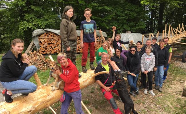 14-Meter-Kletterbaum ist geschält
