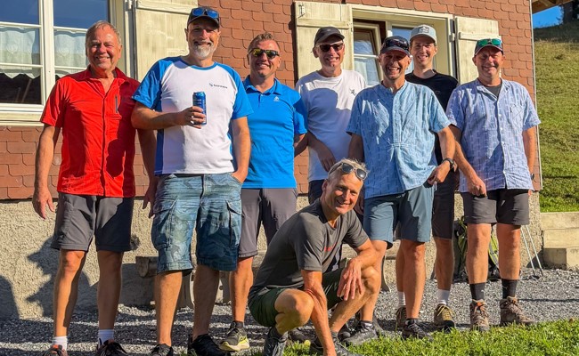 Mit Muskelkraft, guter Laune und viel Kameradschaft unterwegs