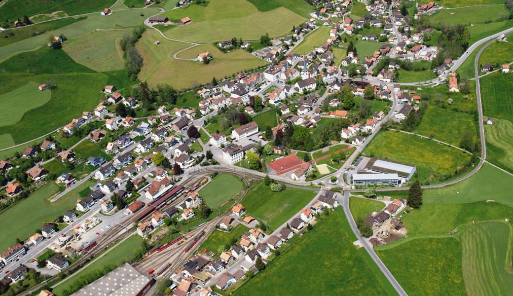 Ortskern von Gais aus der Luft im Jahr 2004.