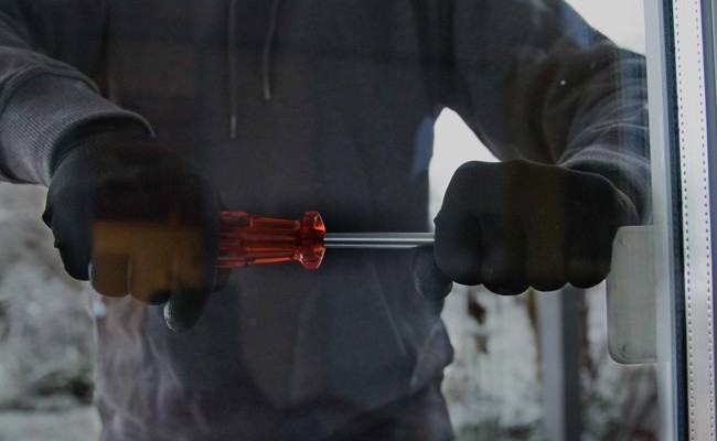 Einbruch in ein Geschäft: Täter haben es auf duftende Beute abgesehen