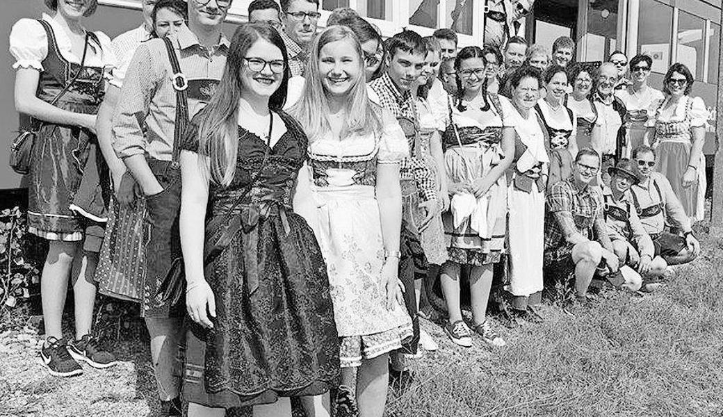 Richtig fesch: die Musikantinnen und Musikanten der MG Montlingen-Eichenwies. Bild: pd