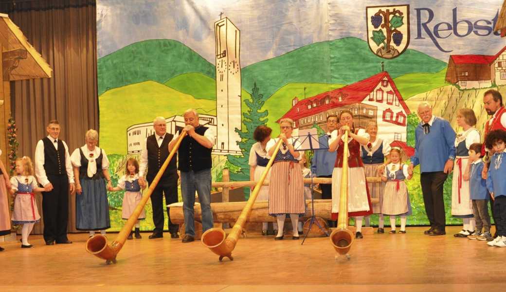 Die Rheintaler Trachten- und Volkstanzgruppe bot einen unterhaltsamen Abend.
