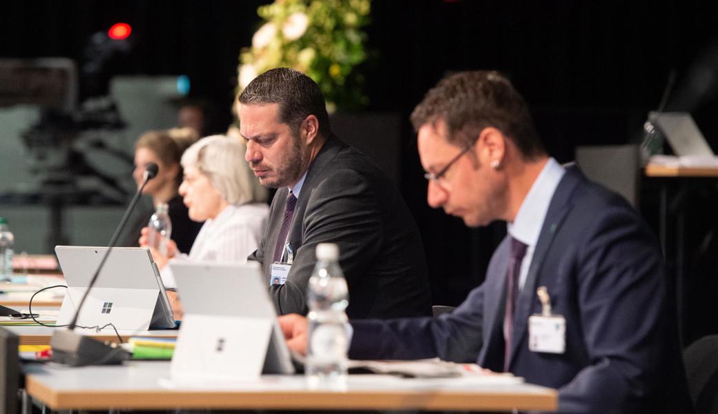 Der Oberrieter SVP-Kantonsrat Markus Wüst (rechts) will wissen, ob man während des Corona-Lockdowns als Staatsangestellter bessergestellt ist denn als Angestellter in der Privatwirtschaft.