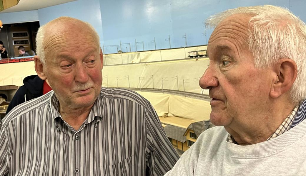 Alois Untersander (links) als Präsident des Modelleisenbahnclubs Altstätten (Meca), hier im Gespräch mit dem früheren Thaler Vorstandsmitglied Anton Vorburger, erwies den Kollegen im Unterrheintal seine Referenz.
