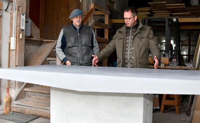 Das erste Abendmahl am Tisch