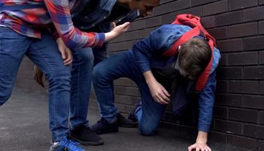 Jugendliche überfallen Gleichaltrigen - diesem gelingt die Flucht Jugendliche überfallen Gleichaltrigen - diesem gelingt die Flucht