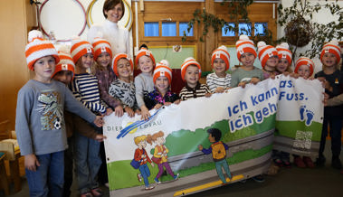 «Ich kann das. Ich geh zu Fuss» – Leuchtkappen sollen Kindergartenkinder schützen