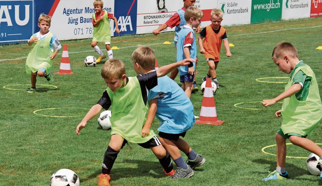 82 Montlinger Juniorinnen und Junioren spielten eine Woche lang Fussball auf dem Kolbenstein.