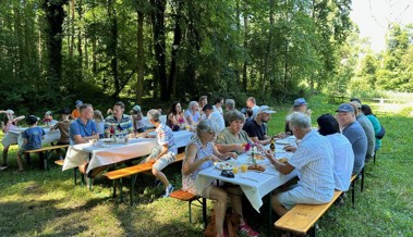 Brunch und Politik unter Bäumen