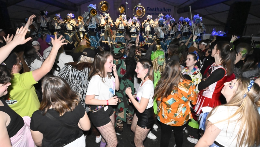Der Maskenball der Guggenmusik Rhii Jooli in Rüthi gehört zu den grössten in der Ostschweiz. Der Maskenball der Guggenmusik Rhii Jooli in Rüthi gehört zu den grössten in der Ostschweiz.