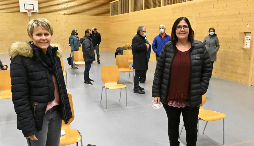 Beatrix Gächter (links) und Bernadette Lüchinger (rechts) vervollständigen die Geschäftsprüfungskommission der Primarschulgemeinde Lienz.