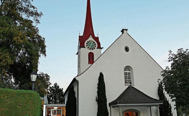 Millionen-Umbau neben der Kirche