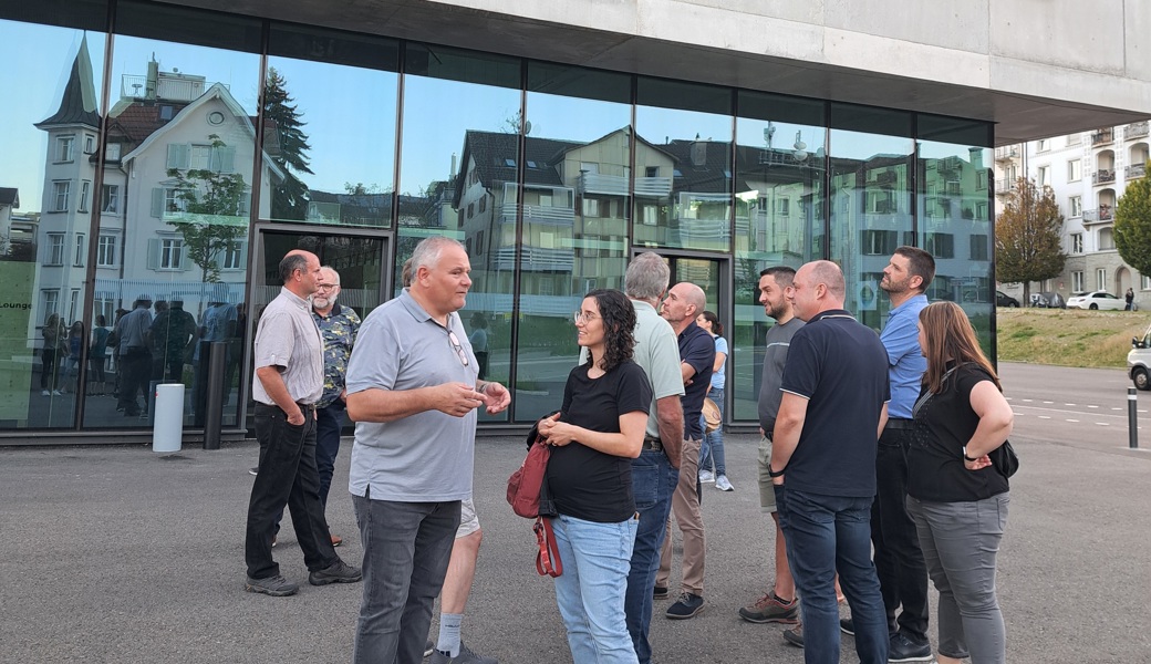 Die Unternehmerinnen und Unternehmer aus Oberriet waren beeindruckt von der Führung hinter die Kulissen der neuen Olma-Messehalle. 