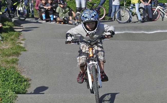 Mit Rad, Kick- oder Skateboard zum Sieg