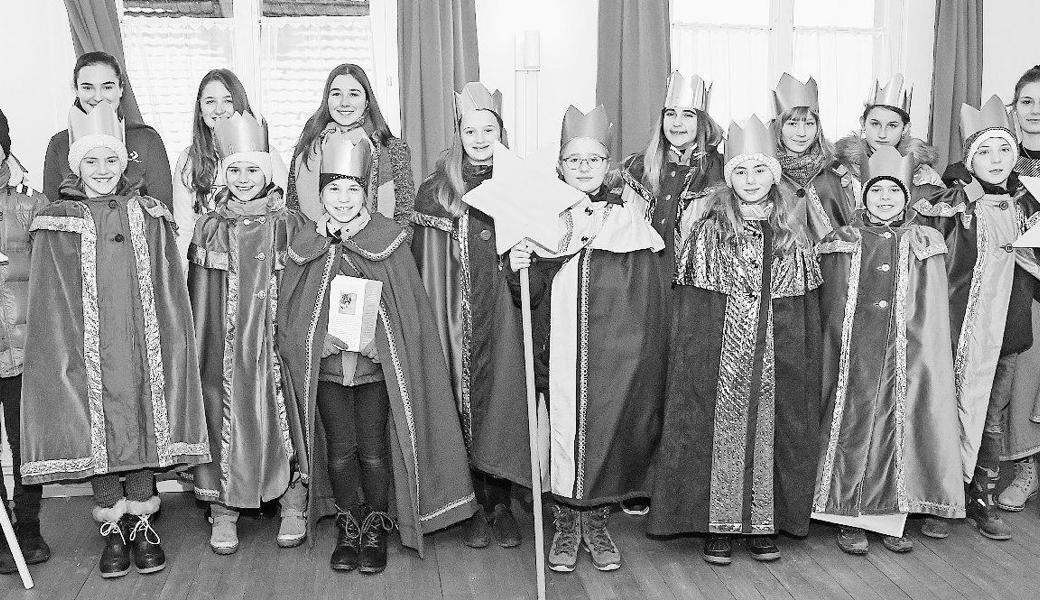 Die Sternsinger brachten trotz garstigem Wetter den Segen in die Häuser. Bild: pd