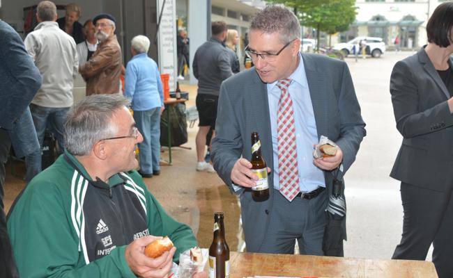 Redaktionswagen in der Marktgasse zu Gast