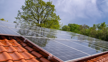 Gemeinde will mit 166 PV-Modulen auf dem Schulhausdach Strom produzieren