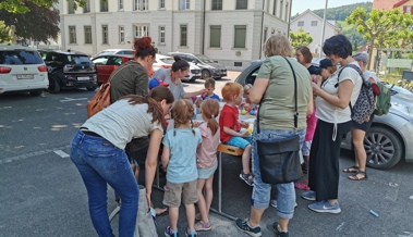 Kinder bastelten coole Jonglier- und Wurfbälle